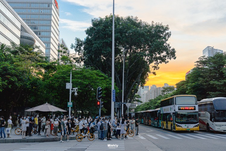 南山科技园里被掏空的年轻人来到按摩店充电回血